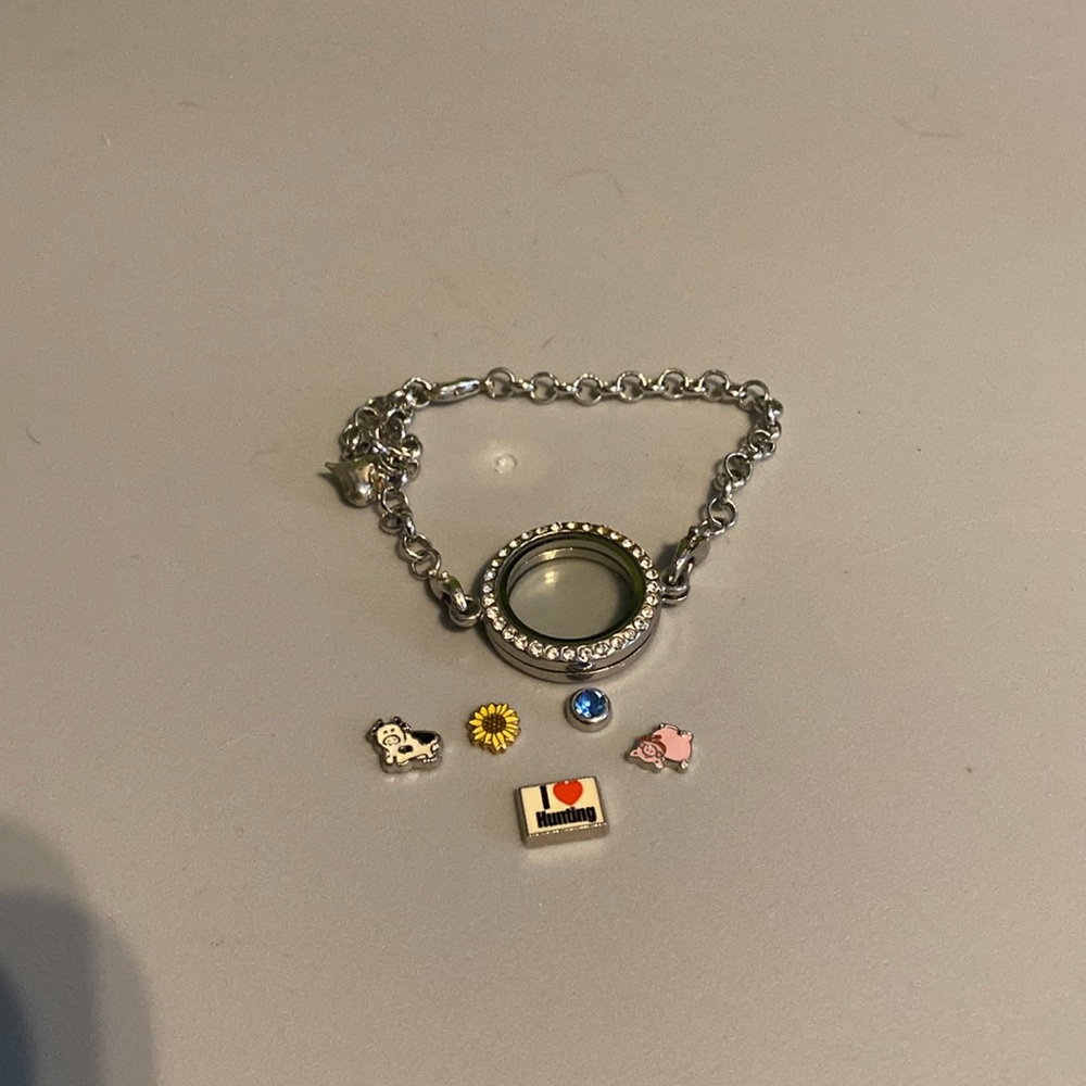 Charm bracelet
